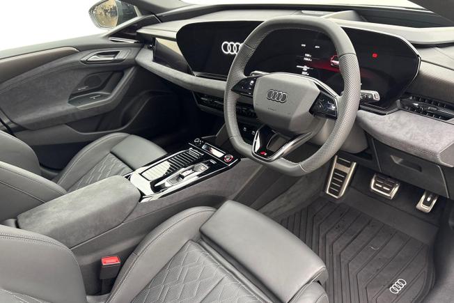 AUDI S6 E-Tron Avant Photo 6