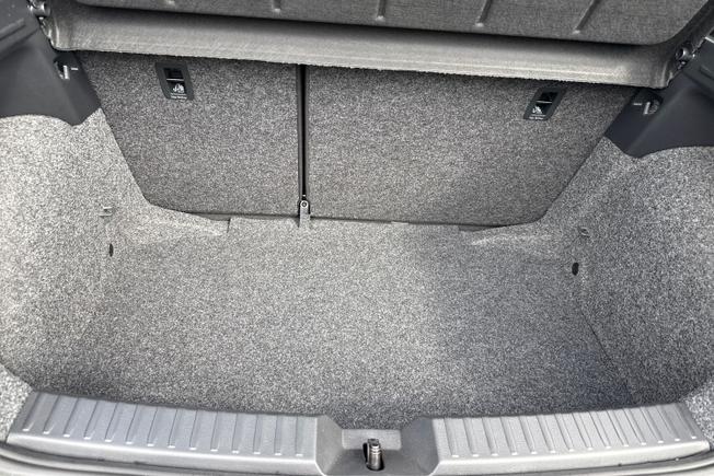 SEAT Ibiza Photo 12
