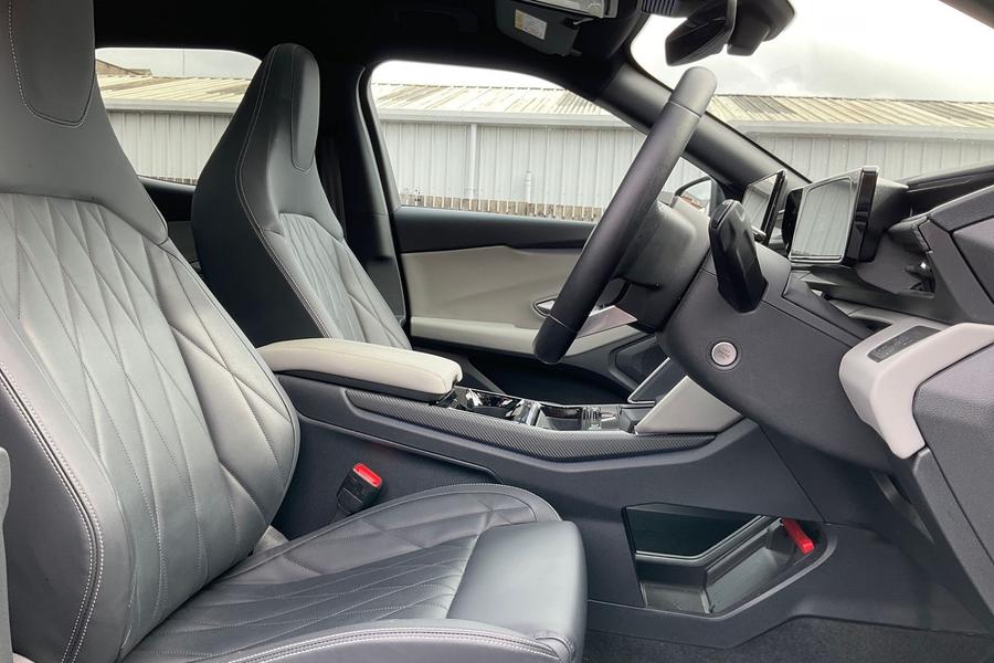 Ford Explorer Photo autoimg-a924f2b9a38144bf7397d83697bb0f33ddb097de.jpg