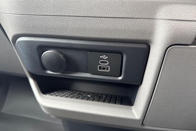 VOLKSWAGEN e-Transporter Photo 39