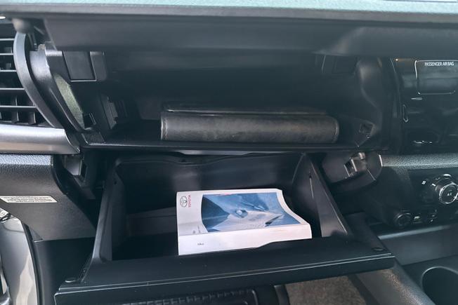 TOYOTA Hilux Photo 60