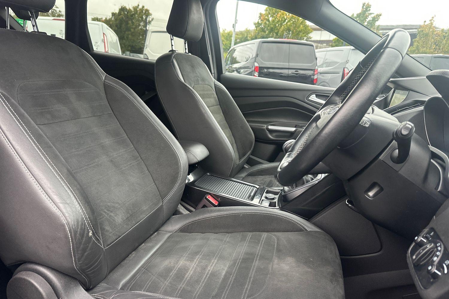 Ford KUGA Photo 16