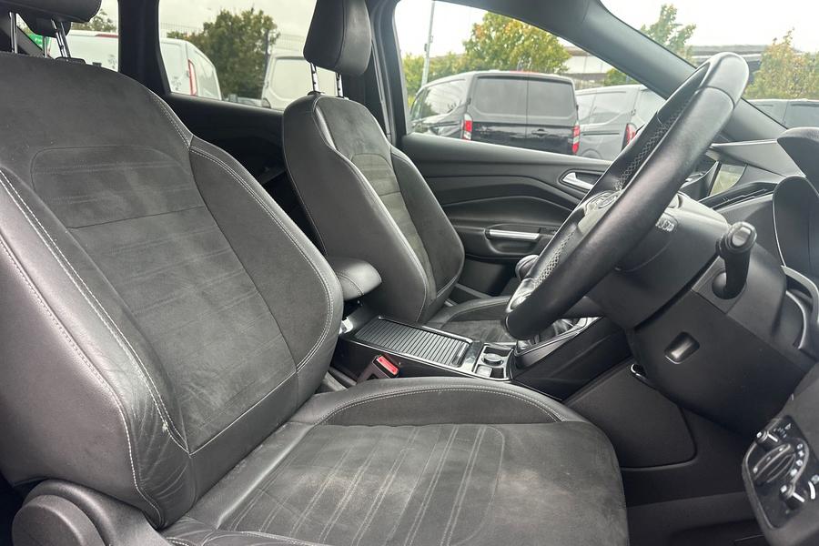 Ford KUGA Photo autoimg-a92f86065387ec0d8689695a173a7e2bd00db449.jpg