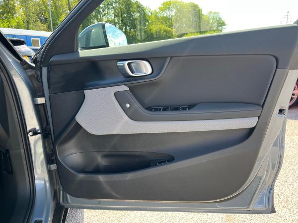 Polestar Polestar 2 Photo autoimg-a9309a9460e8502abb3e40c860f4c932717a9aeb.jpg
