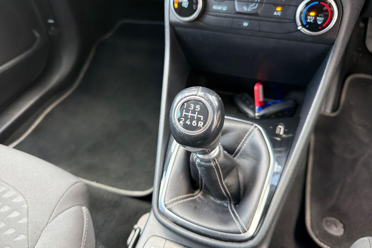 Ford FIESTA Photo 28