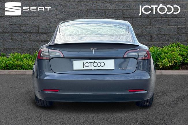 TESLA Model 3 Photo 7