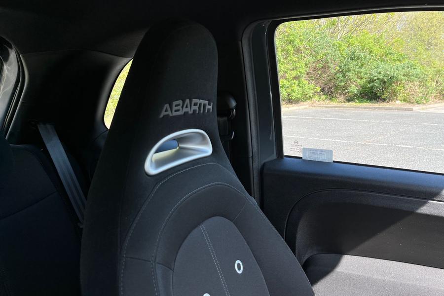 Abarth 595 Photo autoimg-a935d0c21ee8a24be677586ffd00c73d6cd29ce3.jpg