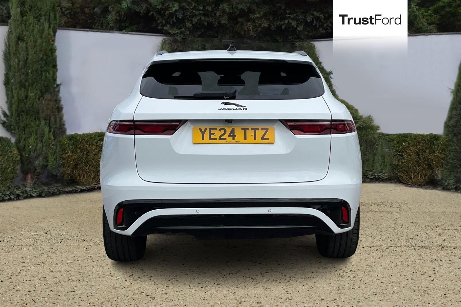 Jaguar F-PACE Photo 6