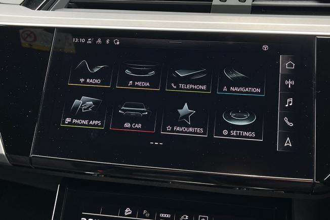AUDI Q8 E-Tron Photo 13