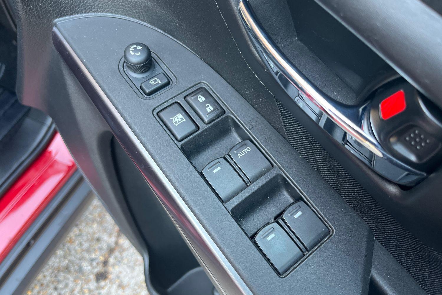 Suzuki S-Cross Photo 15