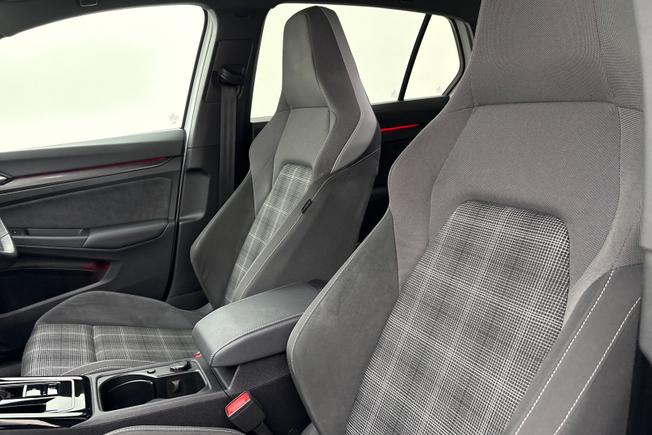 VOLKSWAGEN Golf Photo 22