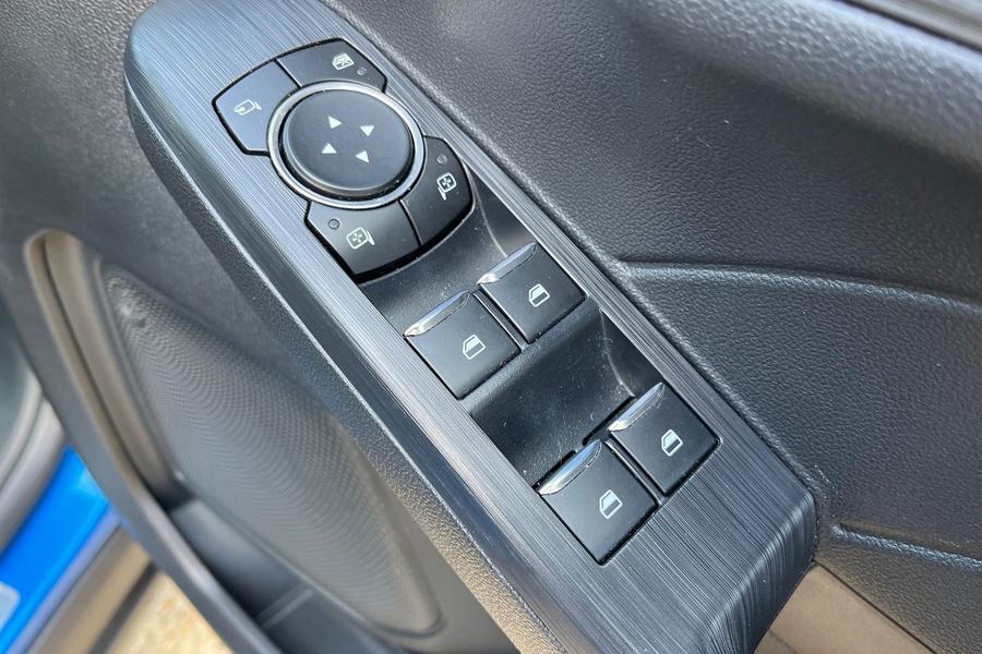 Ford Kuga Photo autoimg-a965e2cf6c9fe57c03ab62d103507dcd375d14ad.jpg