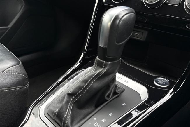 VOLKSWAGEN T-Roc Photo 23