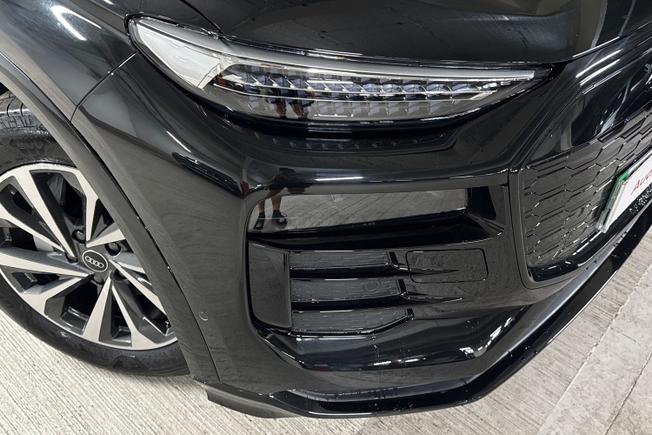 Audi Q6 e-tron Photo 19