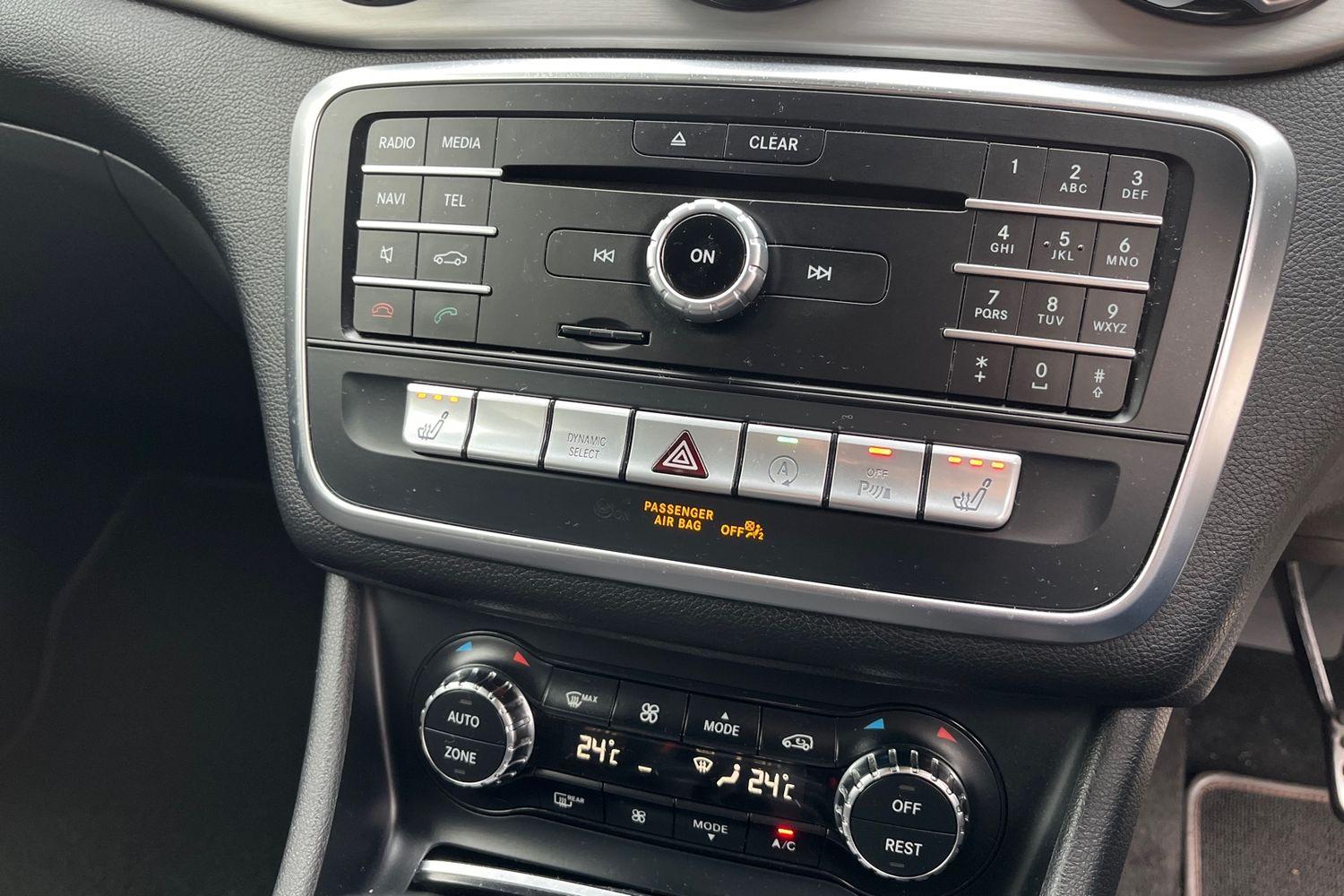 Mercedes-Benz GLA Photo 36