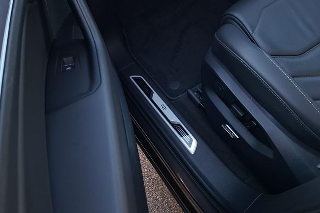 VOLKSWAGEN Touareg Photo 22