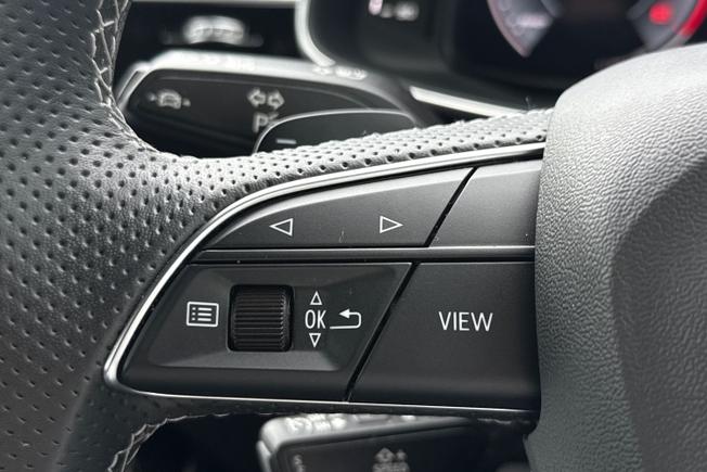 AUDI Q8 Photo 16