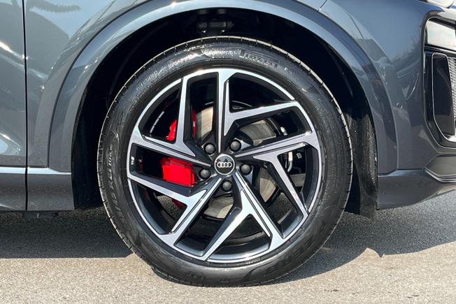 AUDI Q6 e-tron Photo 5
