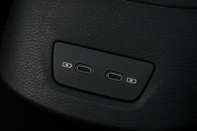 VOLKSWAGEN ID.3 Photo 40