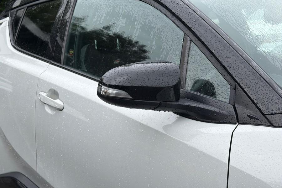 Toyota C-HR Photo autoimg-a97fb1f7bc51db798227fb9e60bc2e4d2e95bbbd.jpg