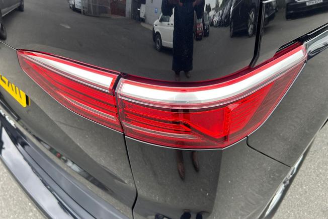 VOLKSWAGEN Multivan Photo 18