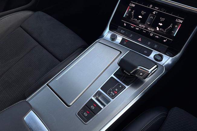 AUDI A6 Photo 24