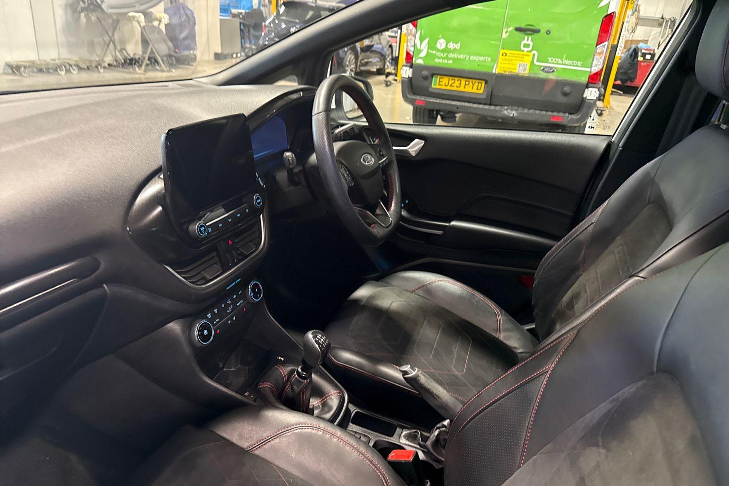 Ford FIESTA Photo 17