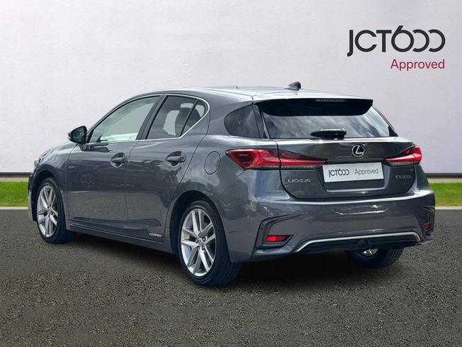LEXUS Ct Photo 3