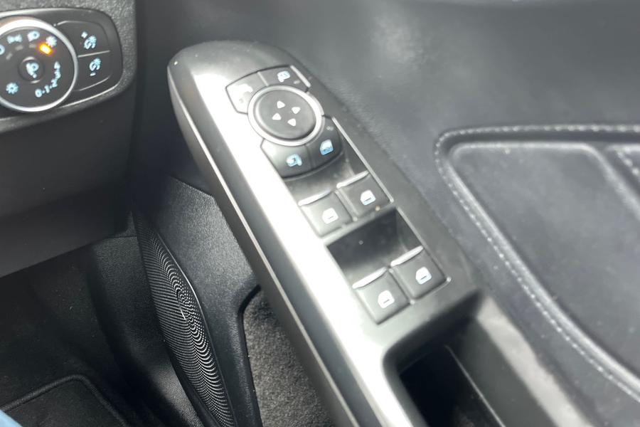 Ford FOCUS Photo autoimg-a98fa56234e22e2dce5992a978194396a6fea36f.jpg