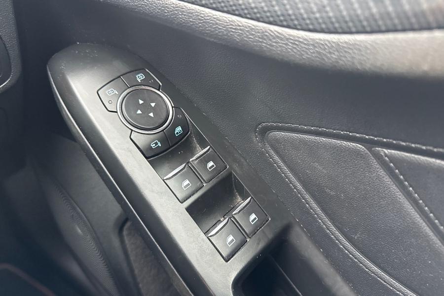 Ford Focus Photo autoimg-a990934c46f72059c391f80554bed563280e7318.jpg
