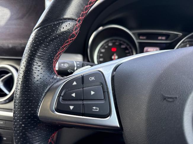 MERCEDES-BENZ Gla Photo 16