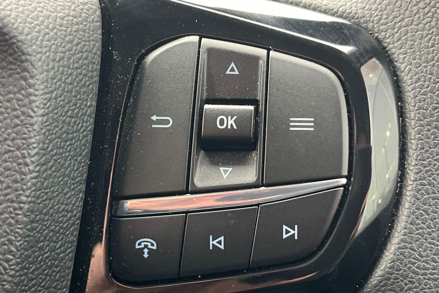 Ford E-Transit Courier Photo 23