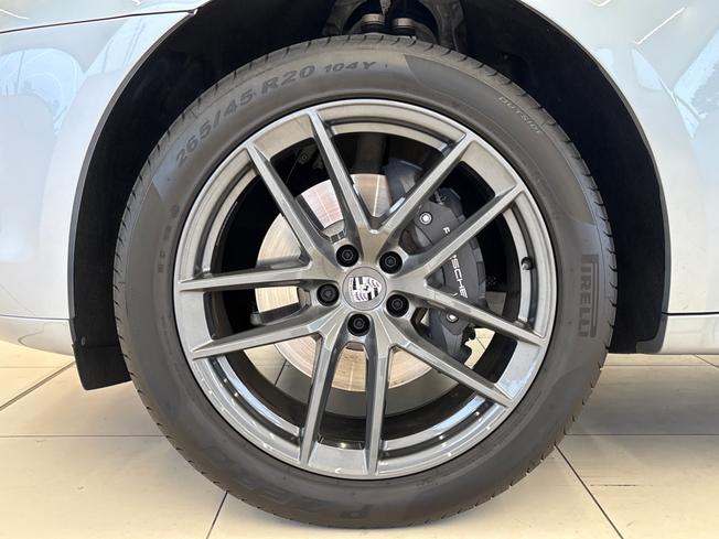 PORSCHE Macan Photo 25