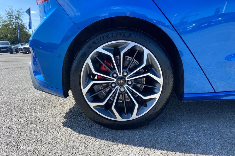 Ford FOCUS Photo autoimg-a9ab1832bbd9c11c50ac76ac8225d0e49b423016.jpg