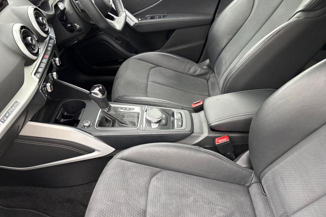 AUDI Sq2 Photo 29