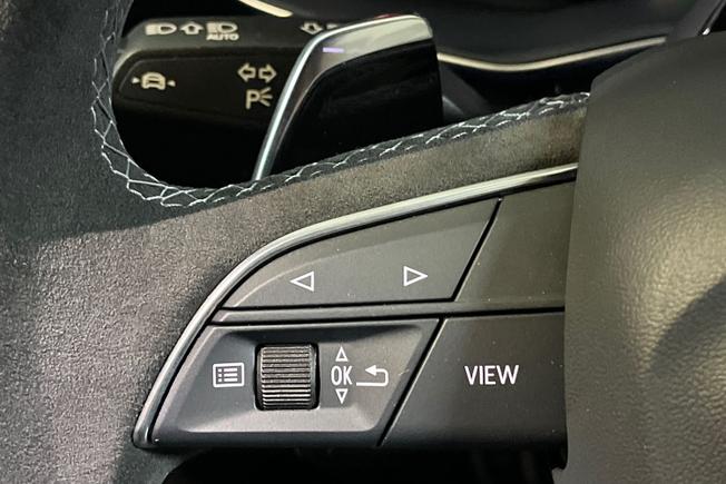 AUDI RSQ8 Photo 16