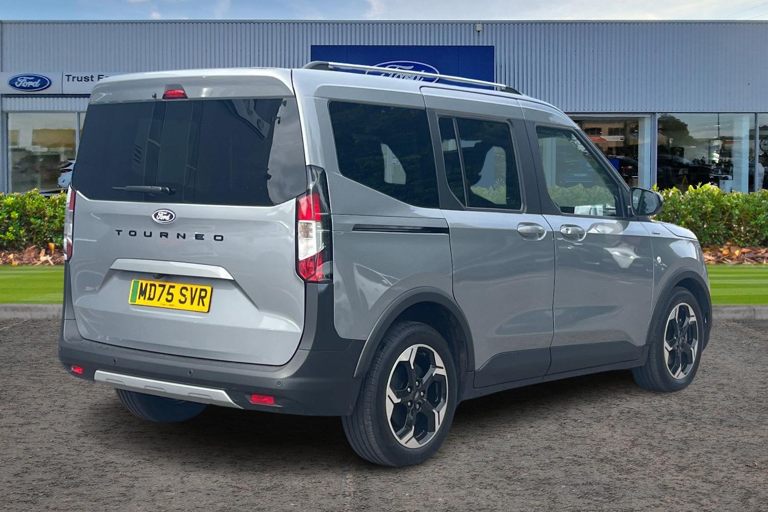Ford E-TOURNEO COURIER Photo 3