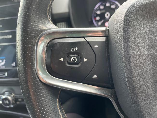 VOLVO XC40 Photo 16