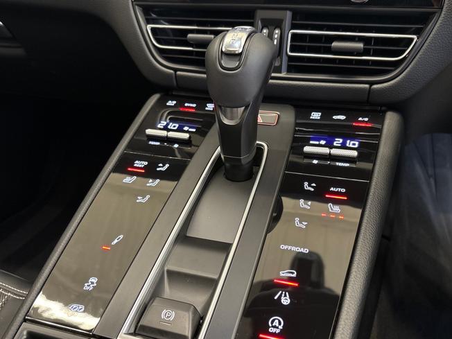 PORSCHE Macan Photo 12