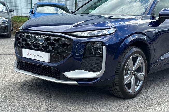 AUDI Q3 Photo 22
