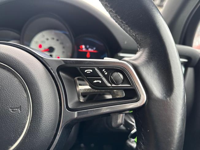 PORSCHE Macan Photo 17