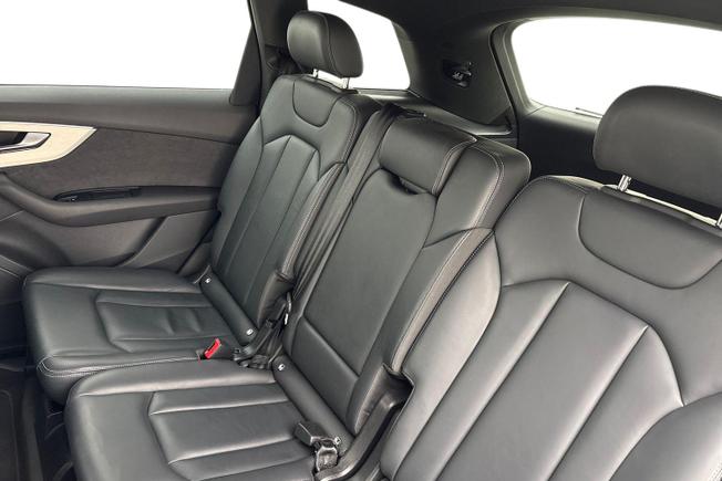 AUDI Q7 Photo 9