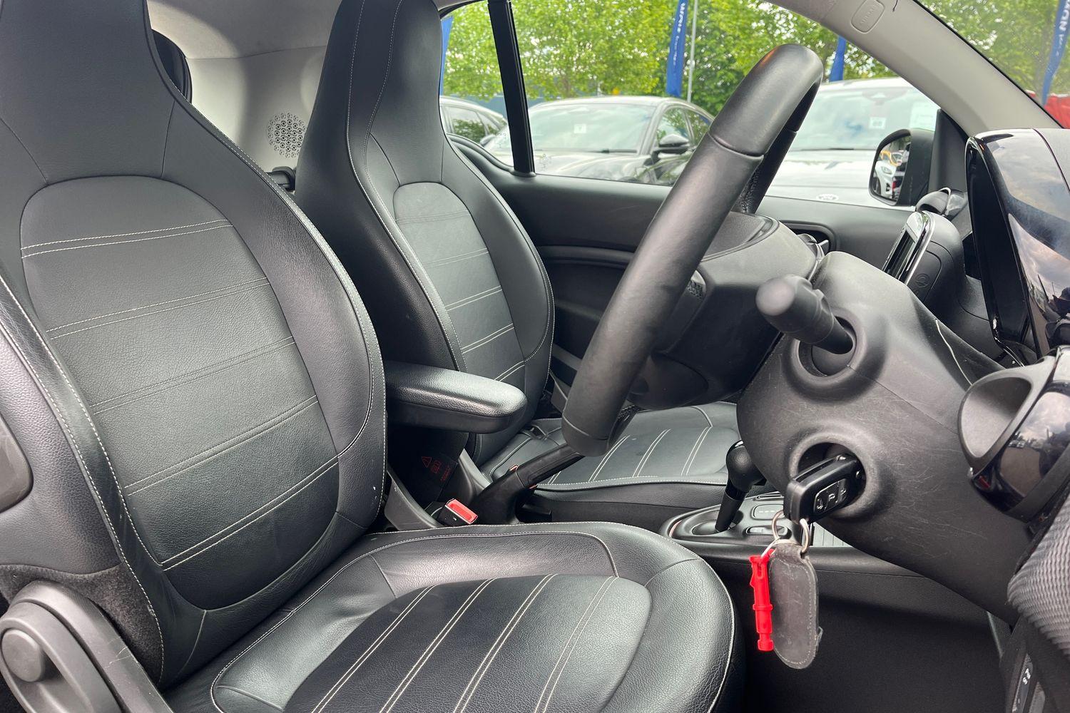smart FORTWO COUPE Photo 16