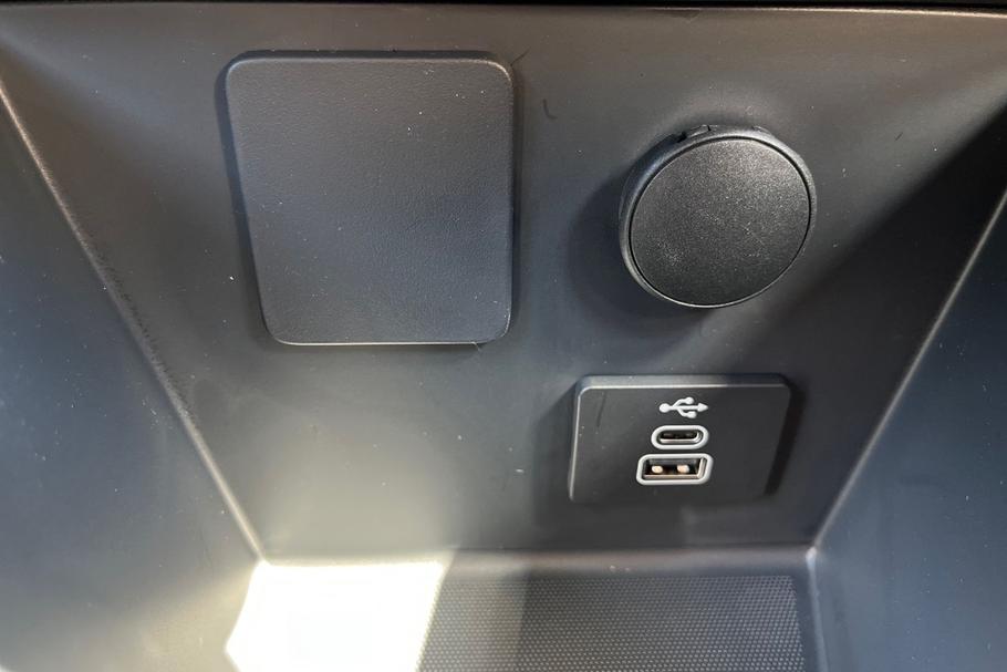 Used Ford E-TRANSIT COURIER YS26NJN 17