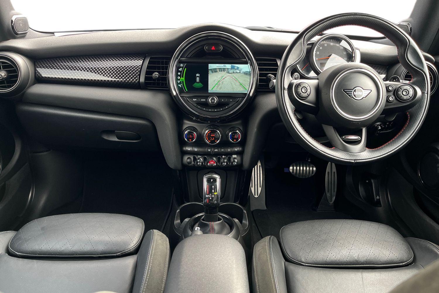 MINI Hatch Photo 9
