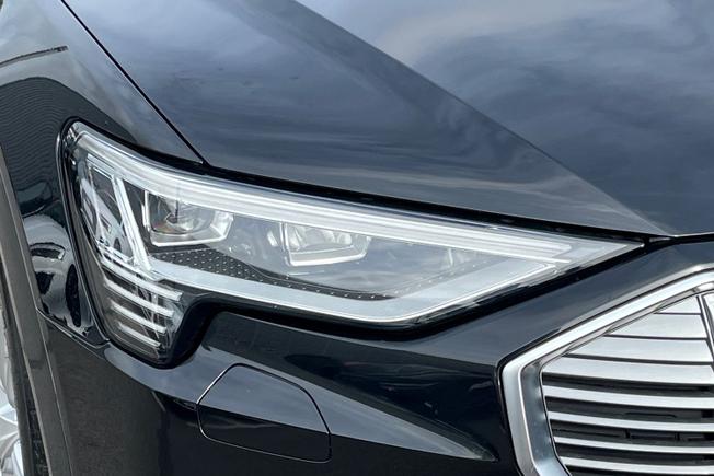 AUDI e-tron Photo 19