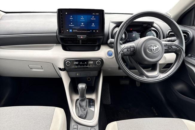 TOYOTA Yaris Photo 10