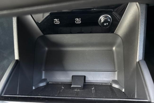 AUDI Q6 e-tron Photo 56