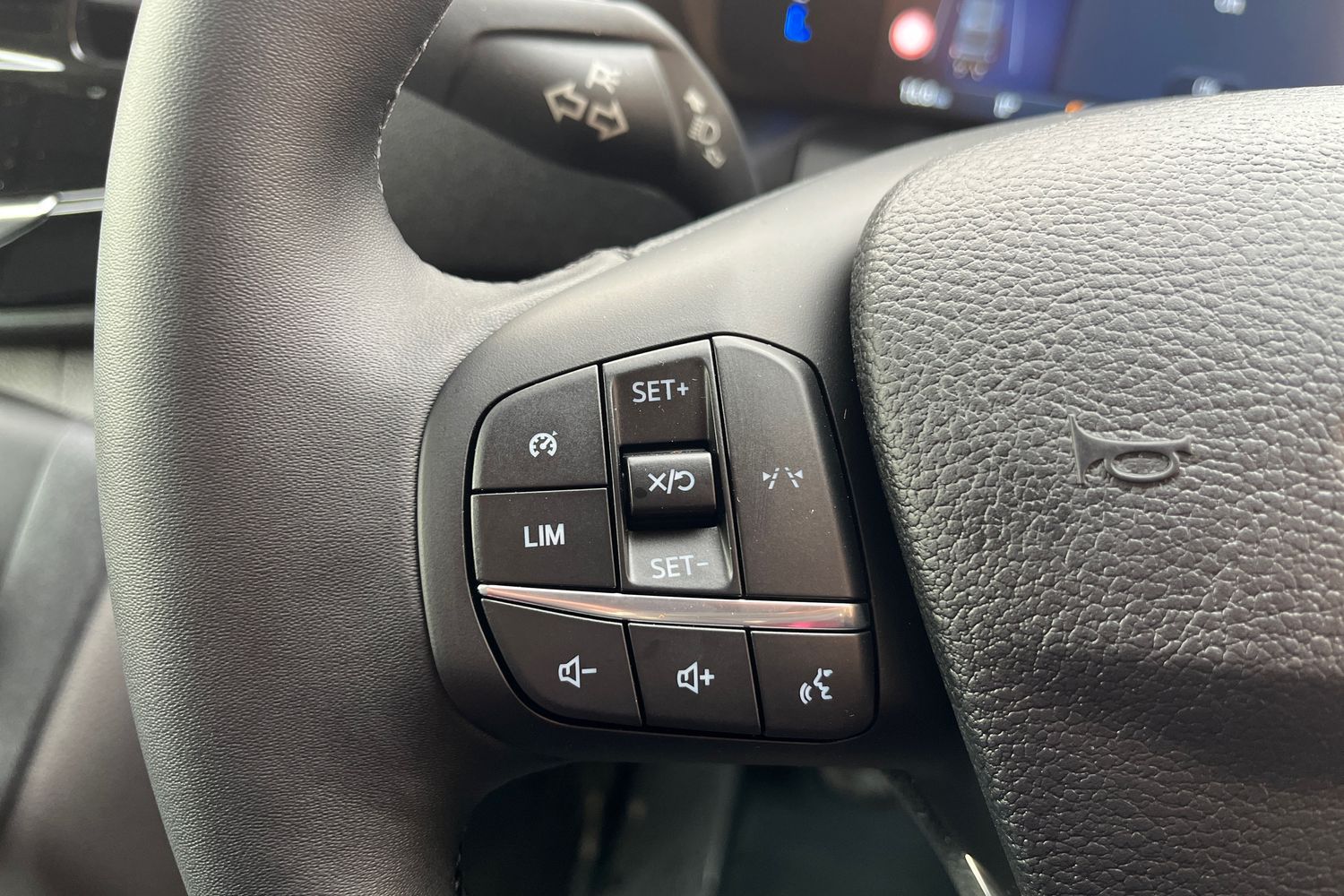 Ford E-TRANSIT Photo 28