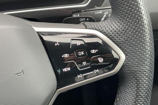 VOLKSWAGEN Tiguan Photo 17